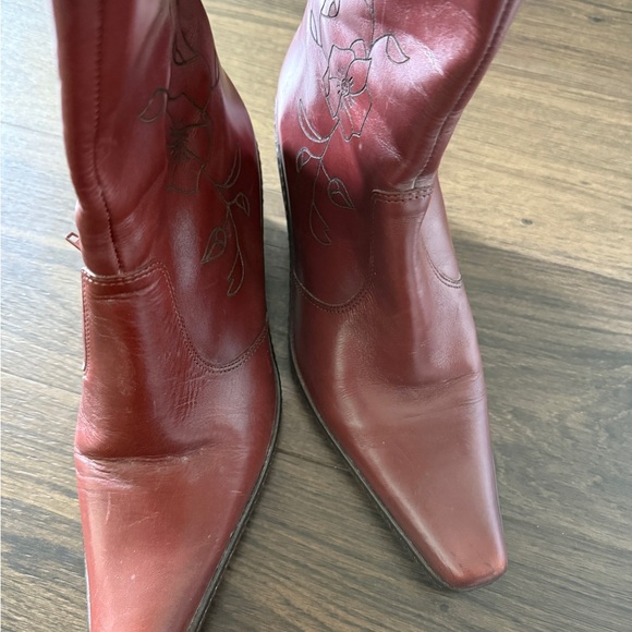 Gianni Bini Red Heeled Boots Sleek Suede Design - Picture 5 of 9